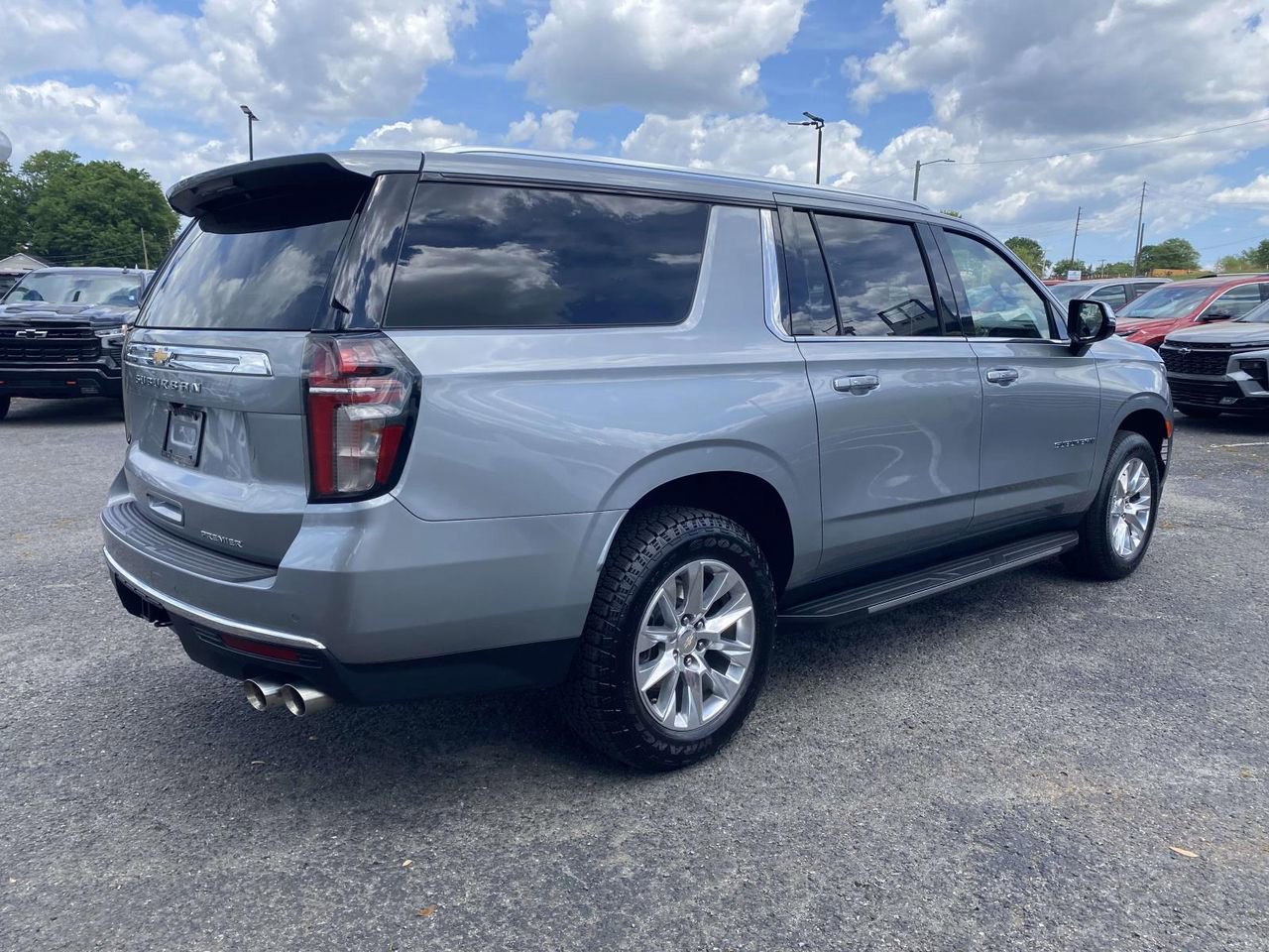 Used 2024 Chevrolet Suburban Premier RWD image 6