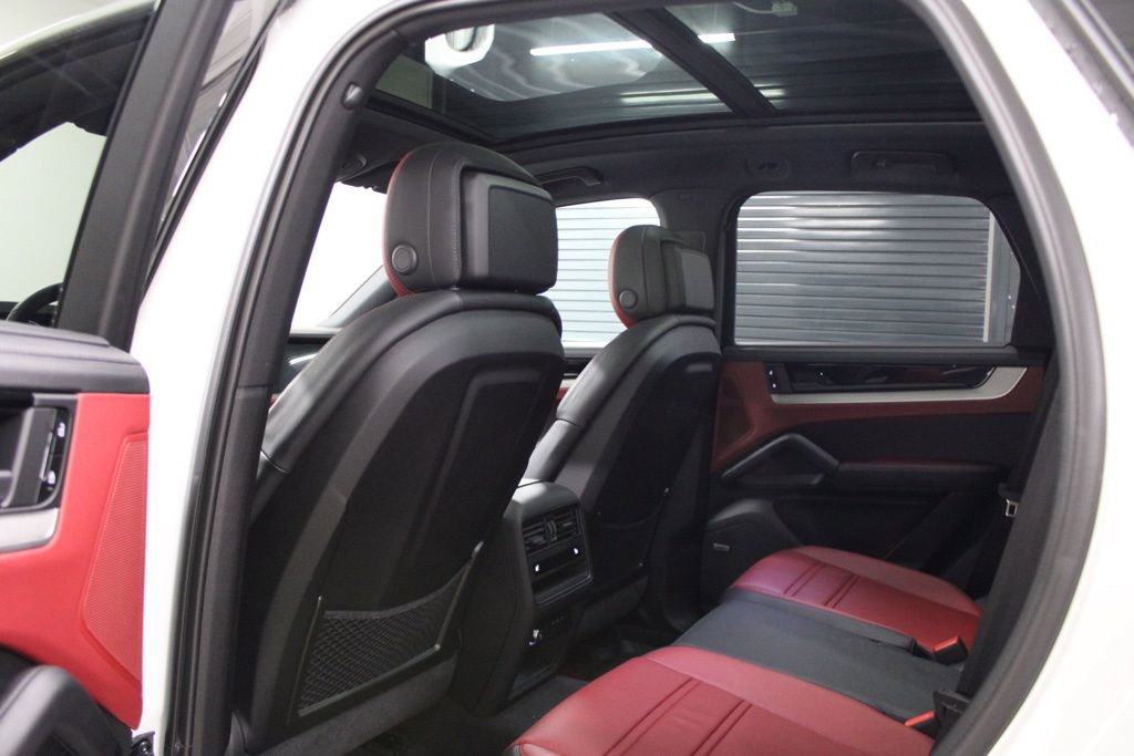 Certified 2025 Porsche Cayenne image 31