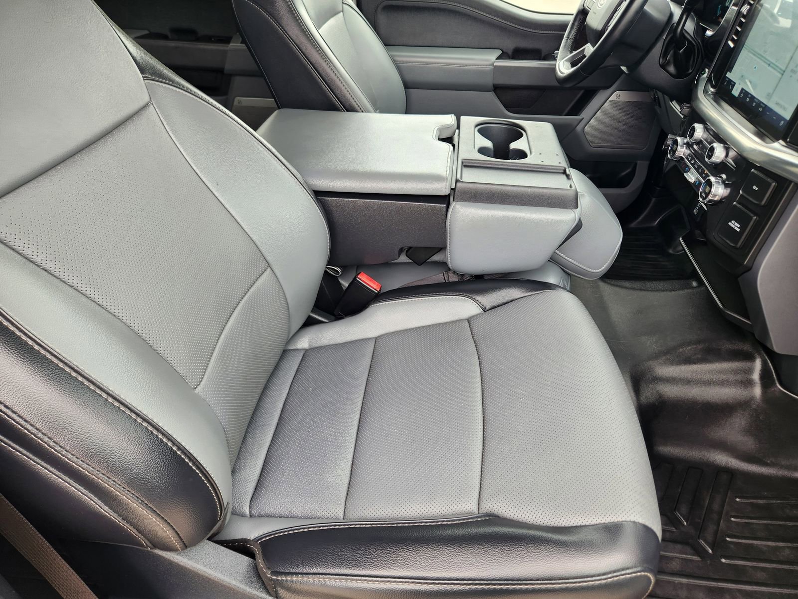 Used 2021 Ford F150 Lariat w/ Equipment Group 501A Mid image 15