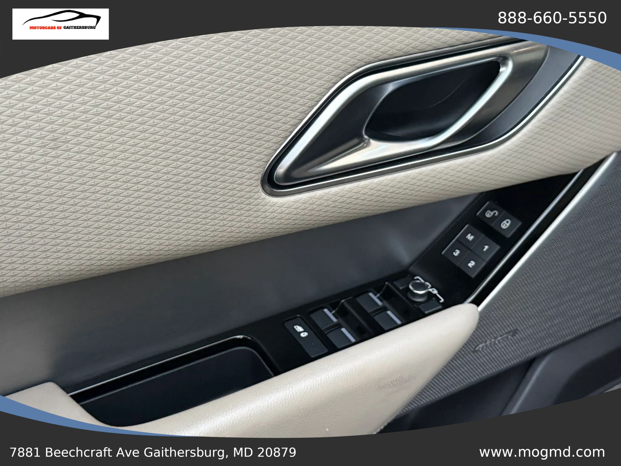 Used 2019 Land Rover Range Rover Velar R-Dynamic SE AWD/4WD image 46
