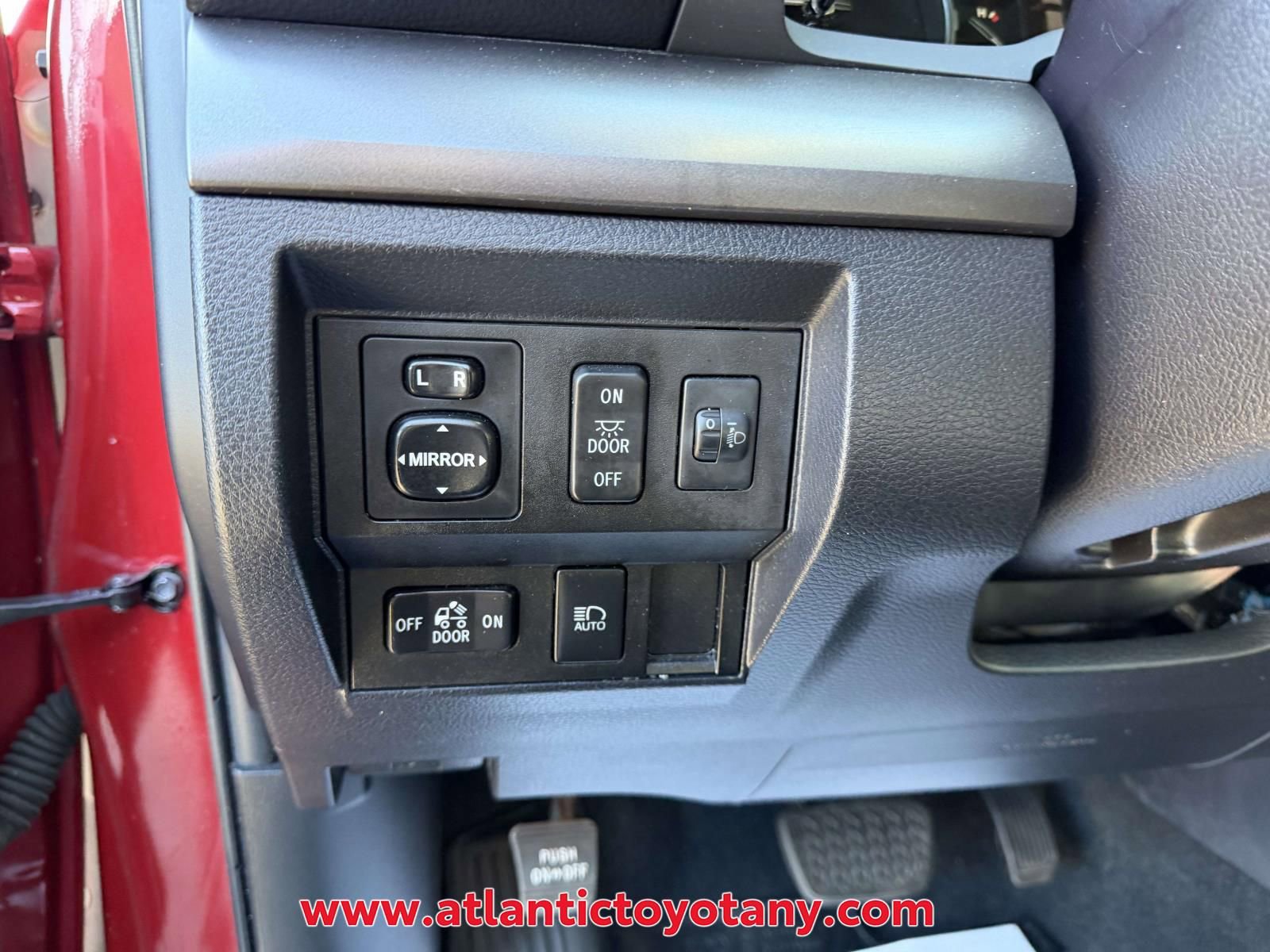 Used 2018 Toyota Tundra SR5 AWD/4WD image 21