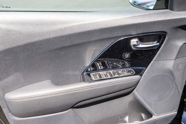 Used 2022 Kia Niro LXS w/ Digital Cluster Package image 19