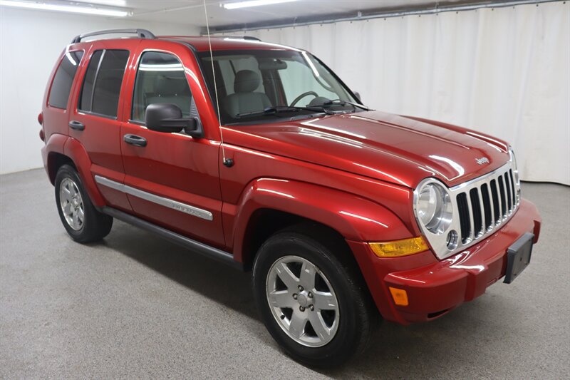 Used 2007 Jeep Liberty Limited AWD/4WD image 1