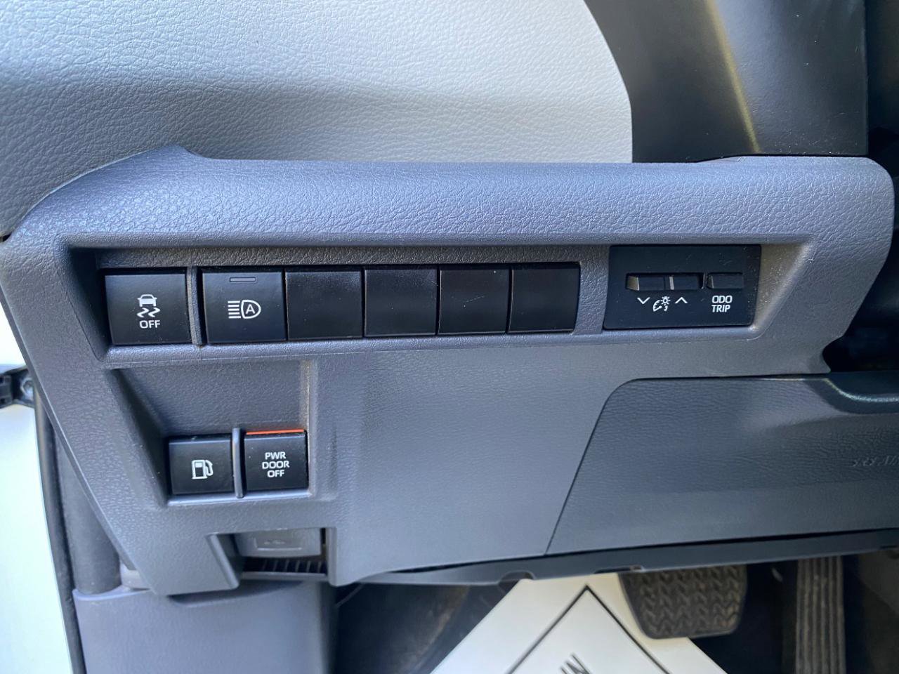 Used 2023 Toyota Sienna XLE FWD image 65