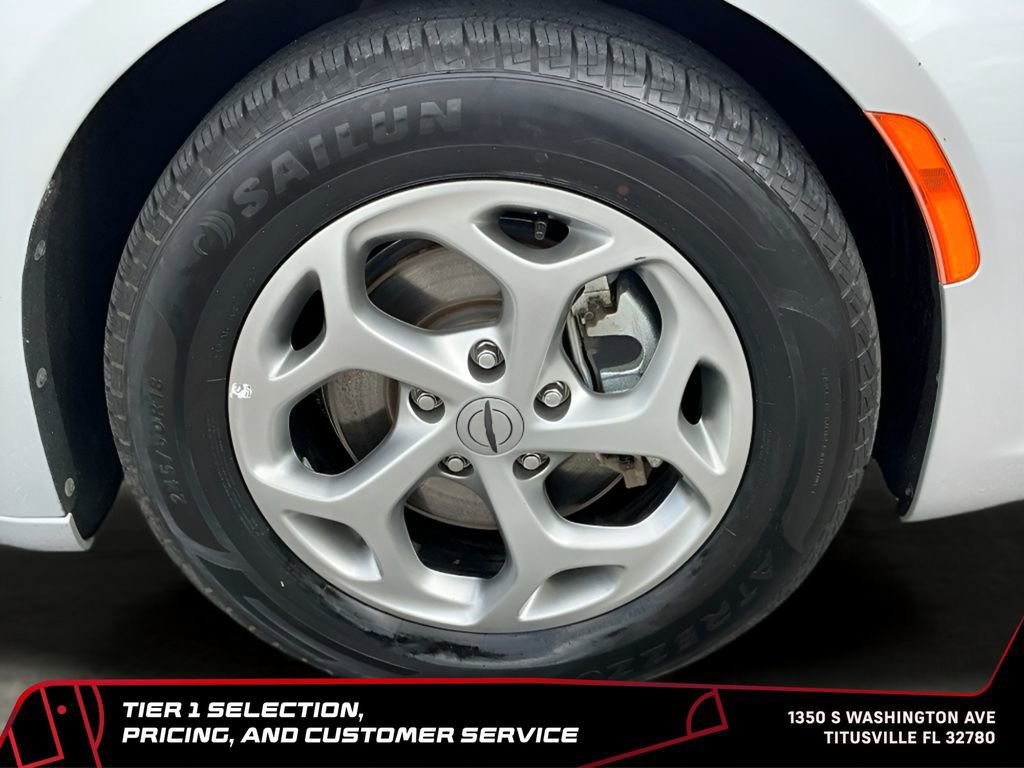 Used 2024 Chrysler Pacifica Limited FWD image 35