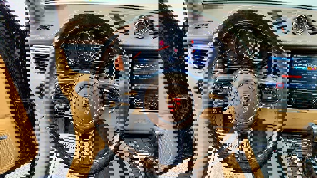 Used 2018 Porsche Macan Turbo image 14