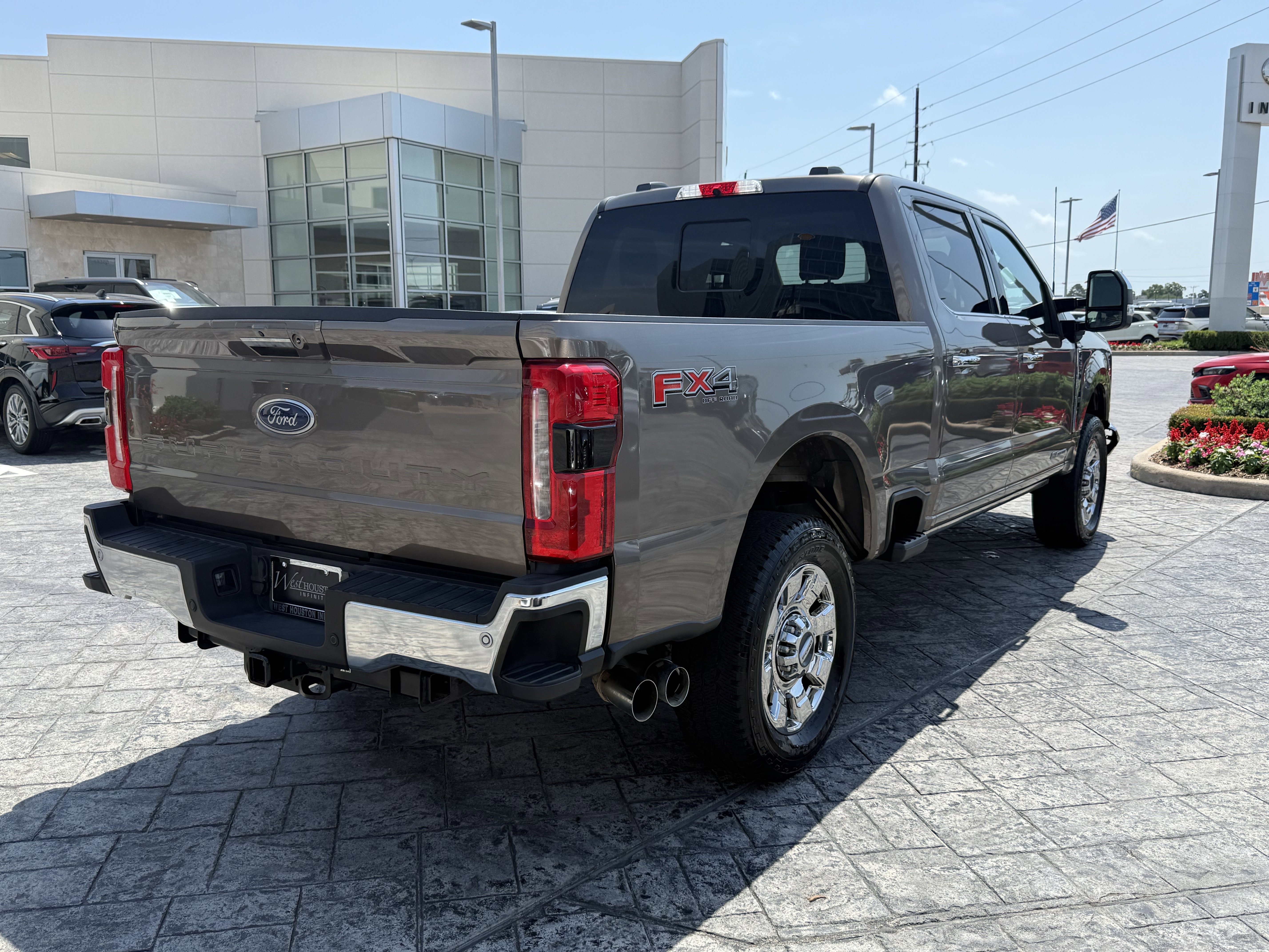 Used 2023 Ford F250 Lariat w/ Lariat Ultimate Package AWD/4WD image 8