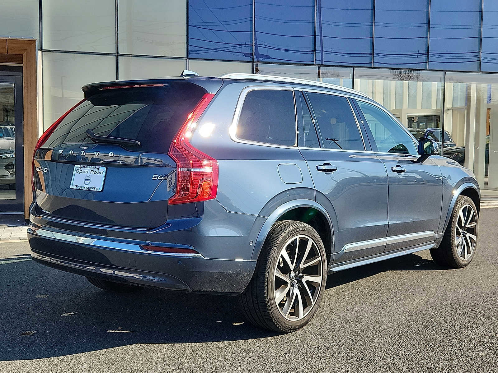 Certified 2023 Volvo XC90 B6 Plus w/ Protection Package Premier image 6