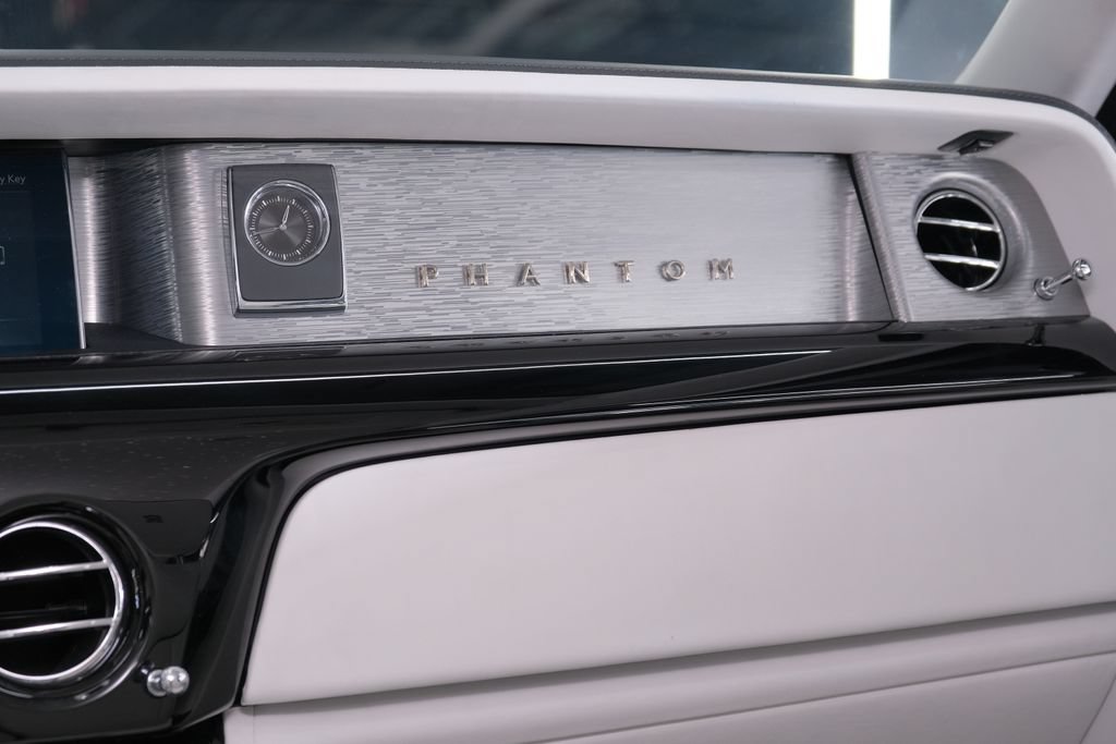 Used 2022 Rolls-Royce Phantom Sedan w/ The Phantom Package RWD image 42