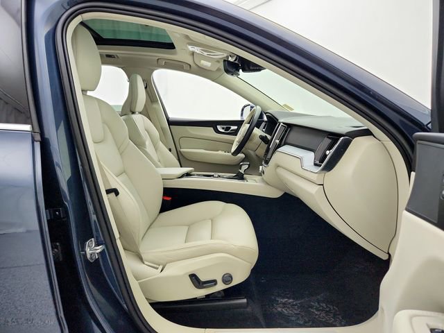 Used 2020 Volvo XC60 T6 Momentum w/ Protection Package image 14