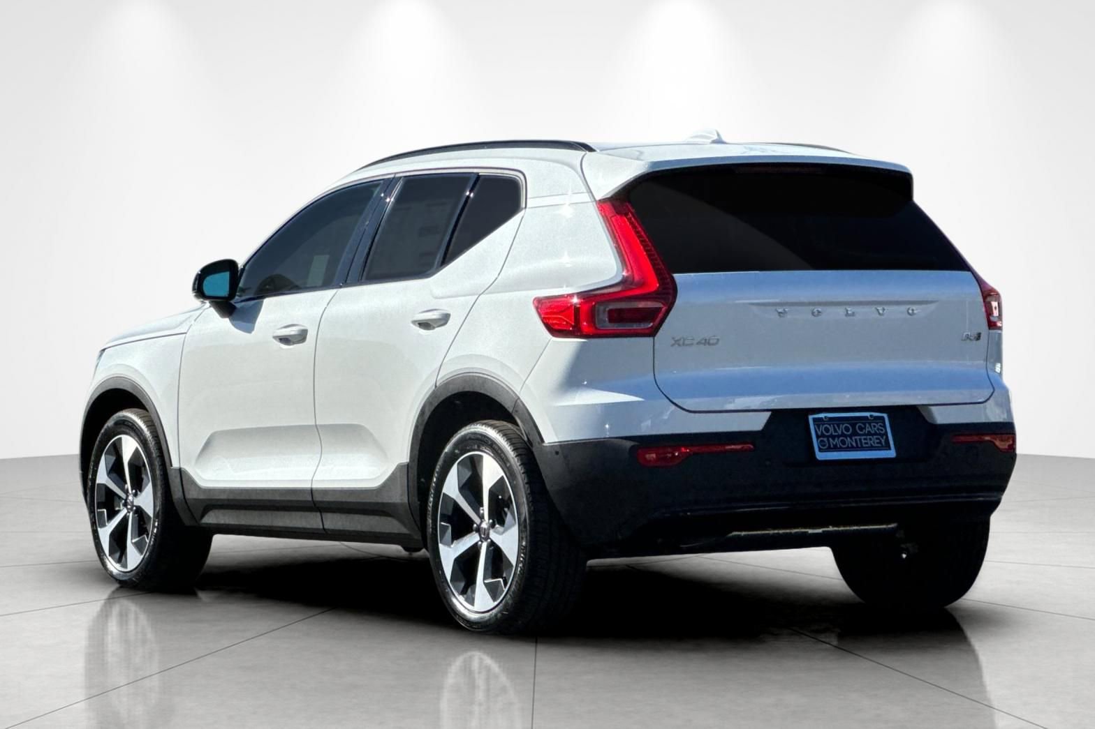 New 2026 Volvo XC40 B5 Plus w/ Protection Package Premier image 4