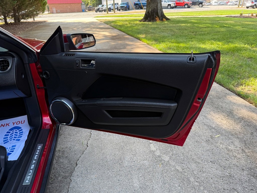 Used 2010 Ford Mustang GT Premium image 49