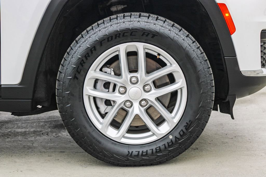Used 2024 Jeep Grand Cherokee L Laredo AWD/4WD image 11