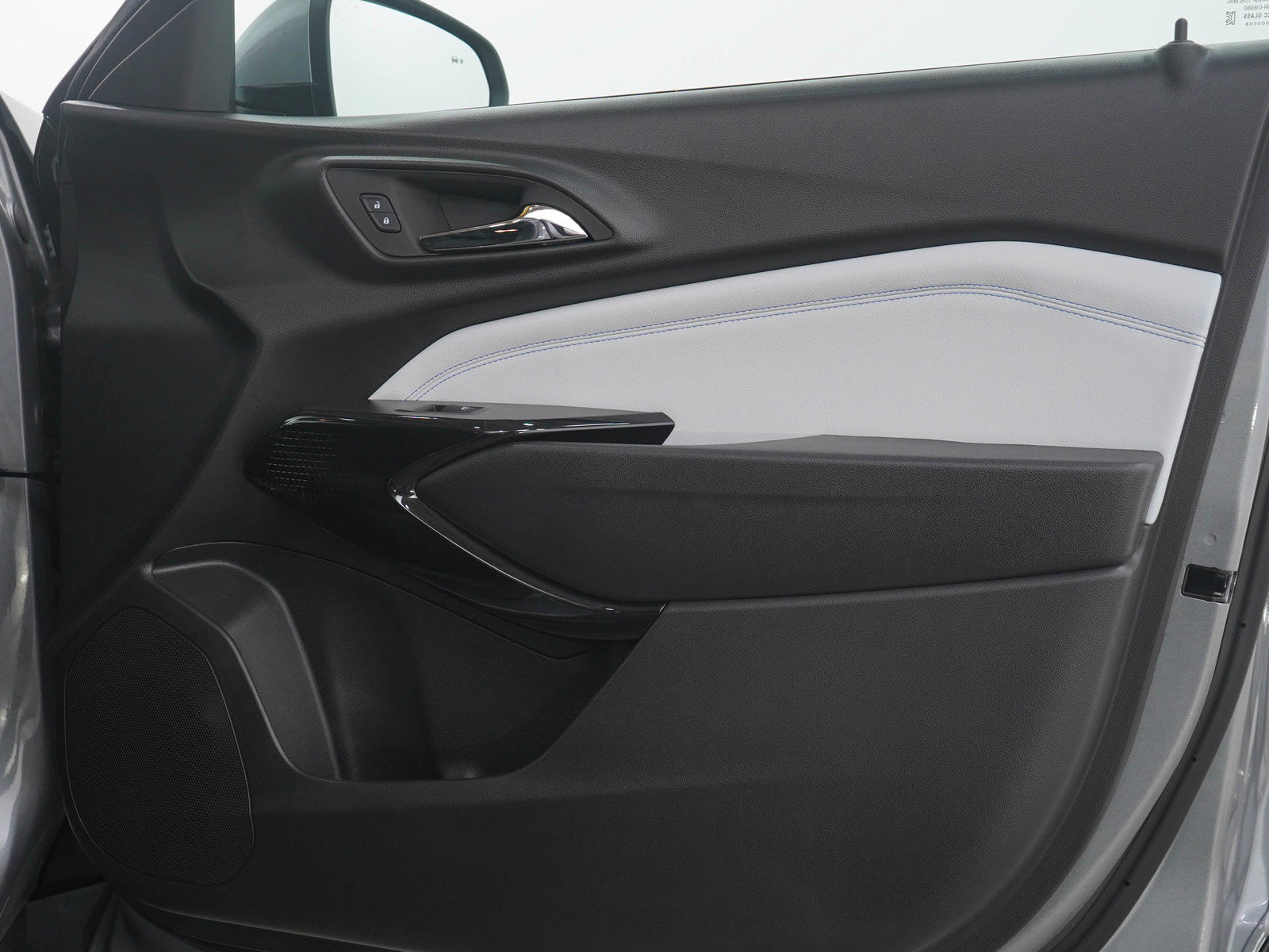 Used 2025 Chevrolet Trax LT w/ Driver Confidence Package FWD image 11