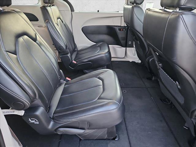 Used 2024 Chrysler Pacifica Touring-L image 19