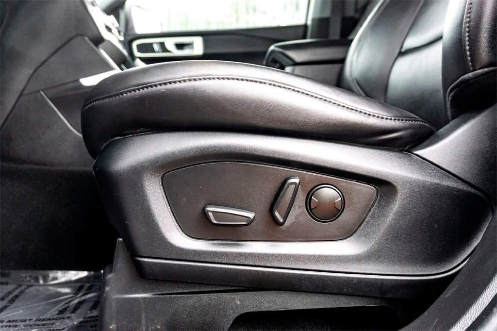 Used 2023 Ford Explorer XLT w/ Equipment Group 202A image 12