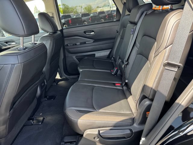 Used 2025 Nissan Pathfinder SL AWD/4WD image 21
