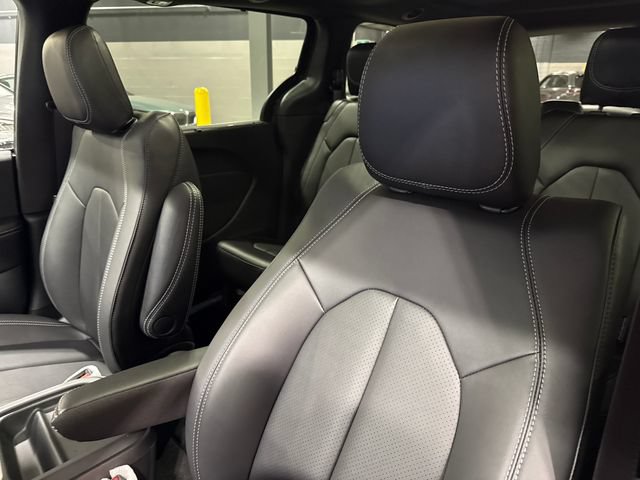 New 2027 Chrysler Pacifica Select w/ Family Tech Group AWD/4WD image 28