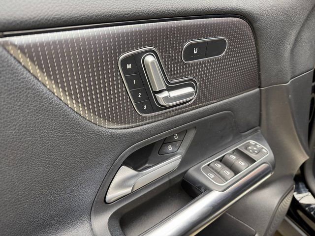 Certified 2022 Mercedes-Benz GLA 250 4MATIC image 11