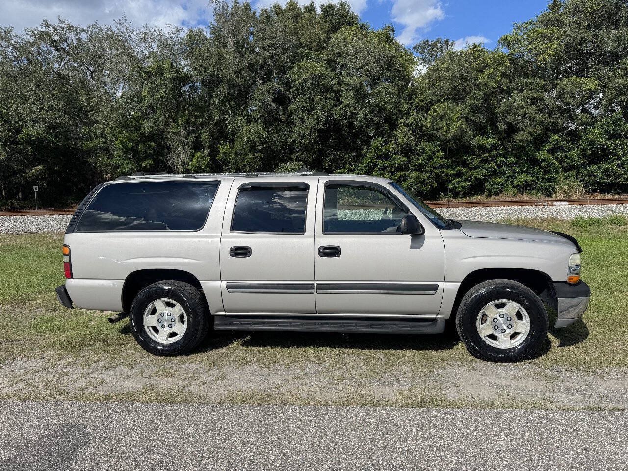 Used 2004 Chevrolet Suburban LS w/ Preferred Equipment Group AWD/4WD image 5