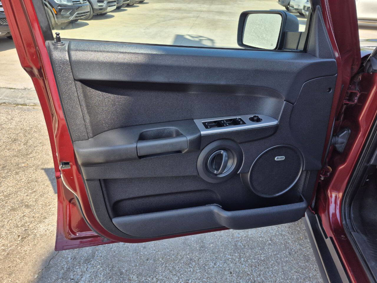 Used 2008 Jeep Commander Sport image 12