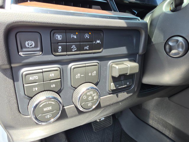 New 2026 Chevrolet Suburban High Country AWD/4WD image 39