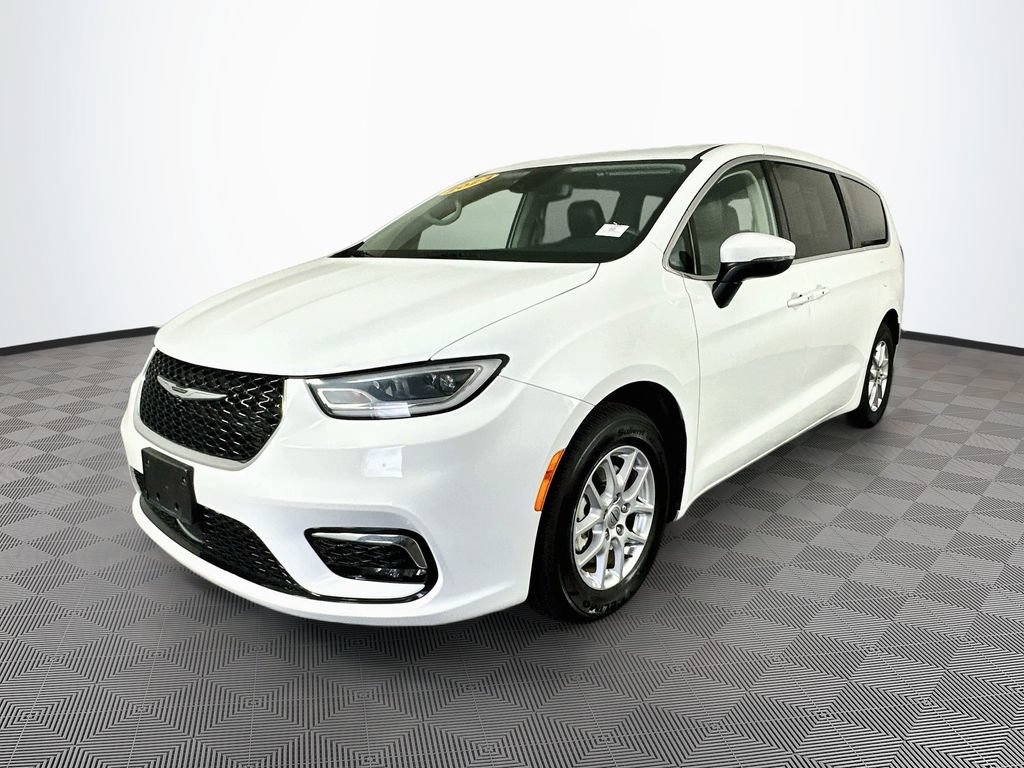 Certified 2023 Chrysler Pacifica Touring-L FWD image 5