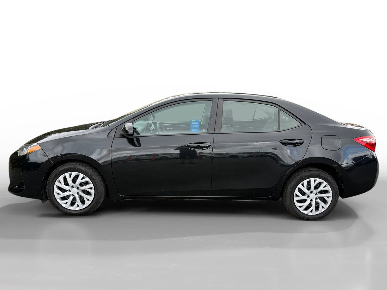 Used 2017 Toyota Corolla LE image 2