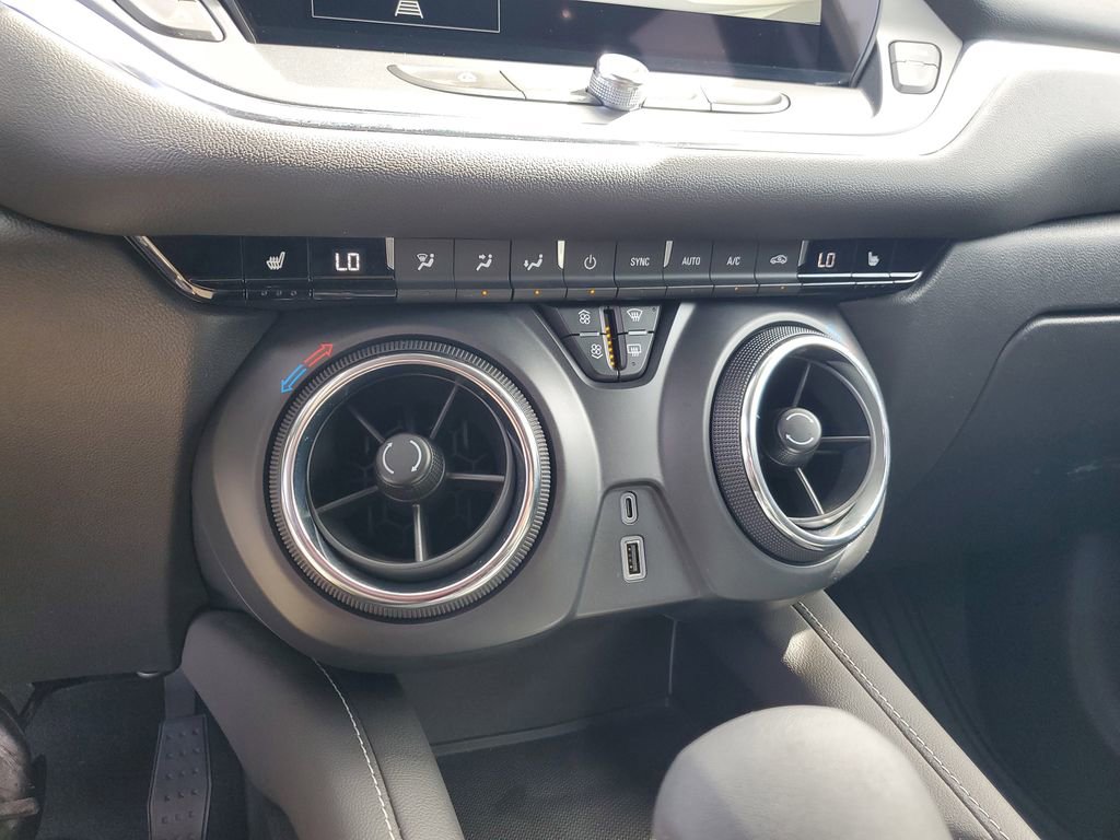Used 2024 Chevrolet Blazer LT FWD image 29