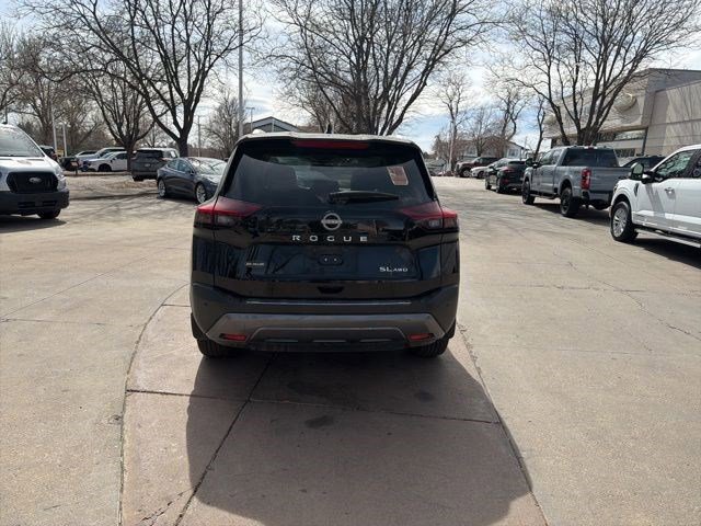Used 2023 Nissan Rogue SL w/ SL Premium Package image 4