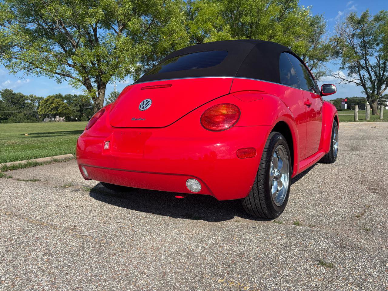 Used 2004 Volkswagen Beetle GLS FWD image 23