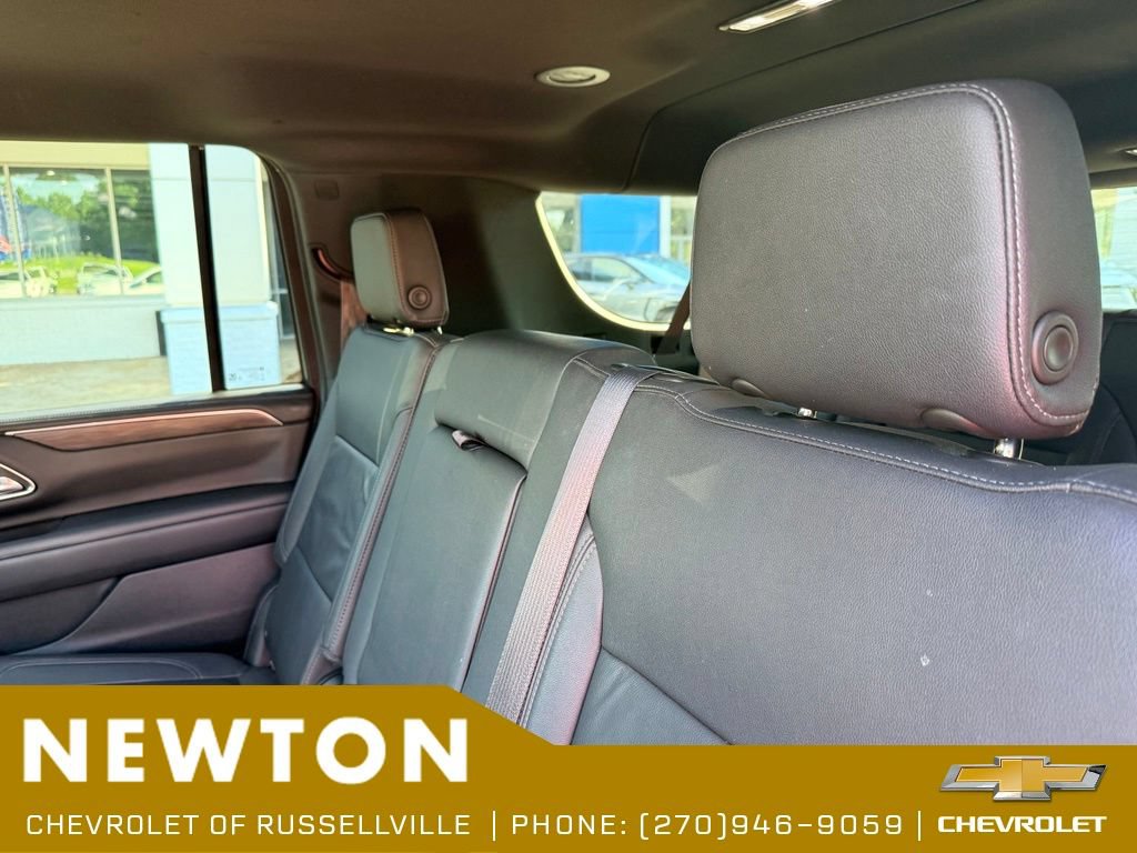Used 2022 Chevrolet Suburban LT RWD image 18