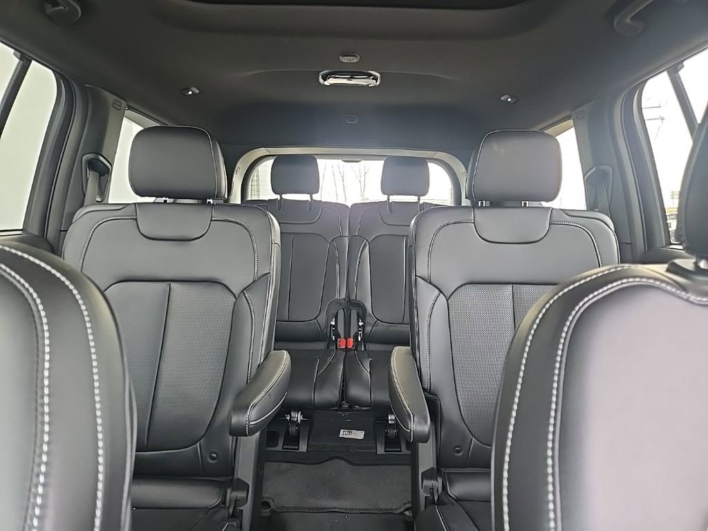 Used 2025 Jeep Grand Cherokee L Limited w/ Luxury Tech Group II image 29