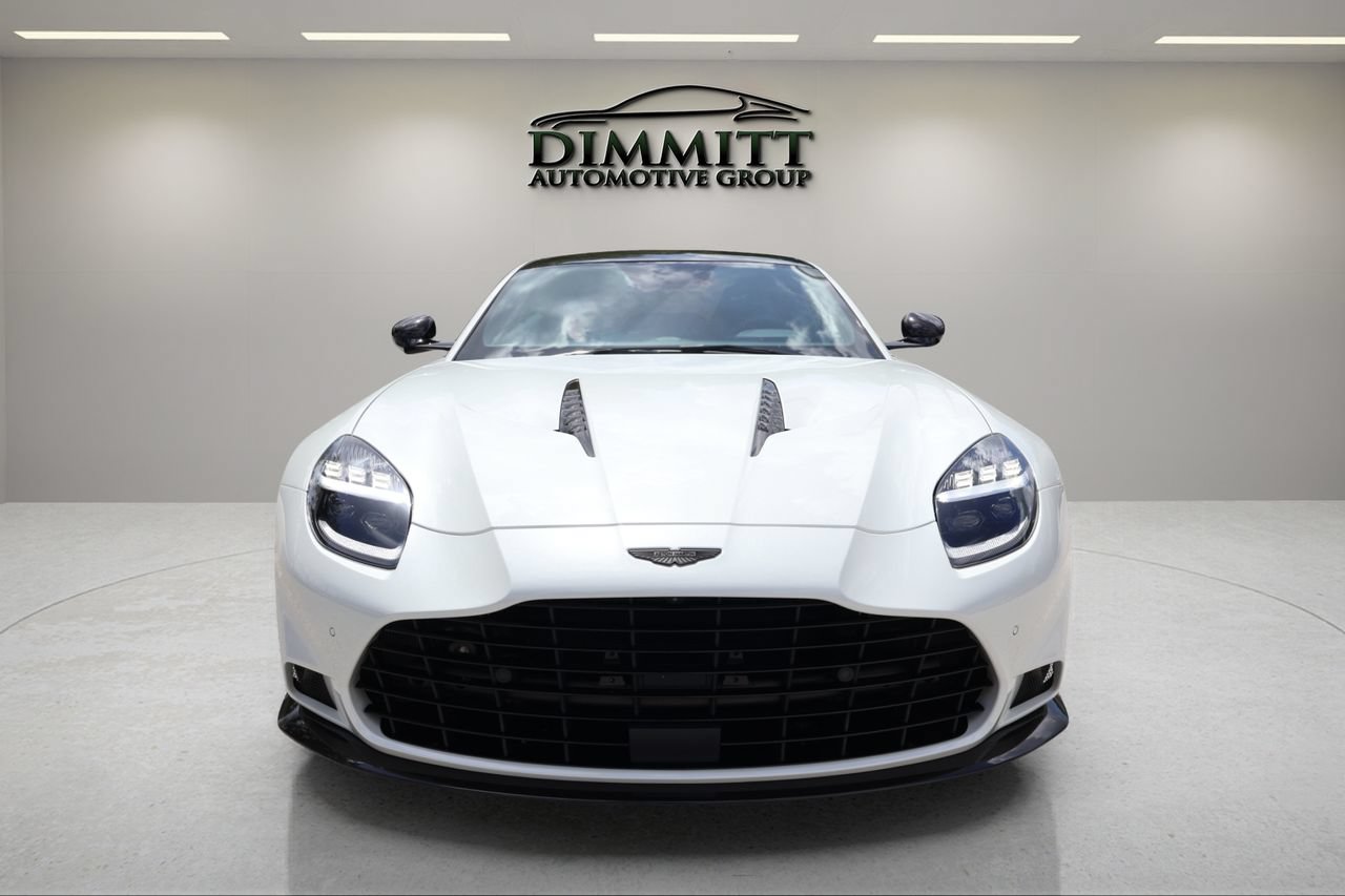 Used 2025 Aston Martin Vanquish RWD image 8
