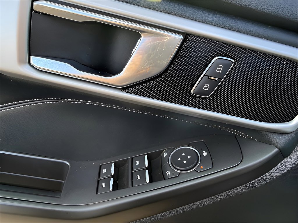 Certified 2020 Ford Explorer XLT w/ Equipment Group 202A image 26