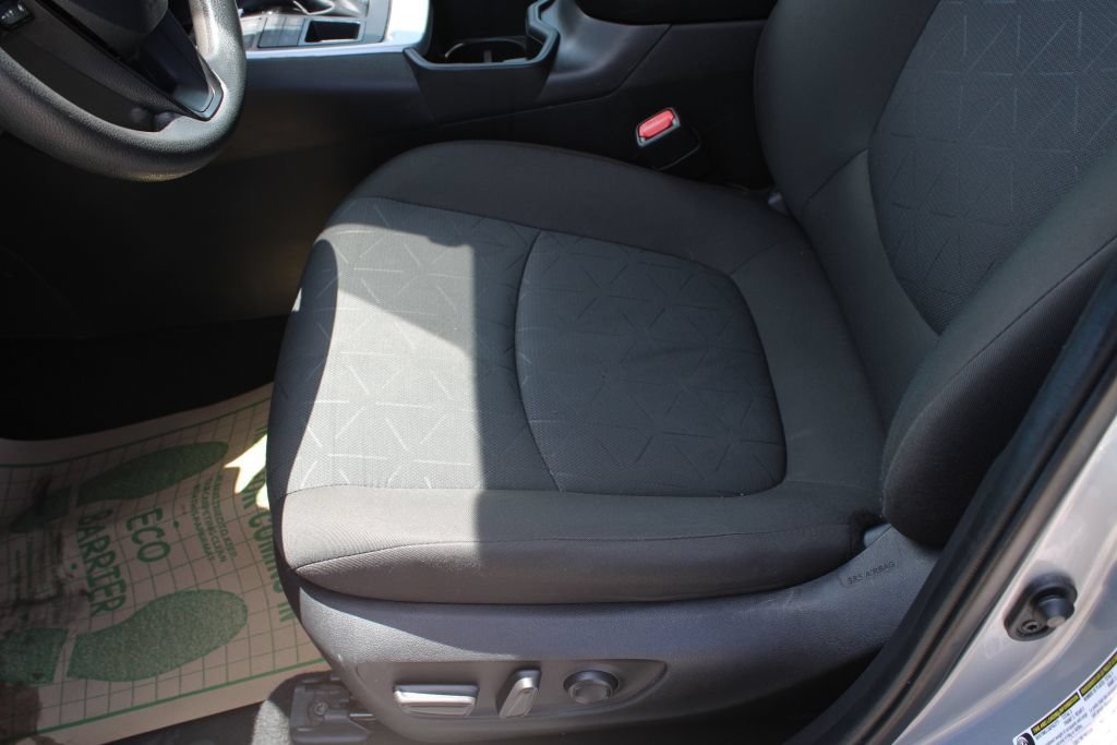 Used 2024 Toyota RAV4 XLE AWD/4WD image 16