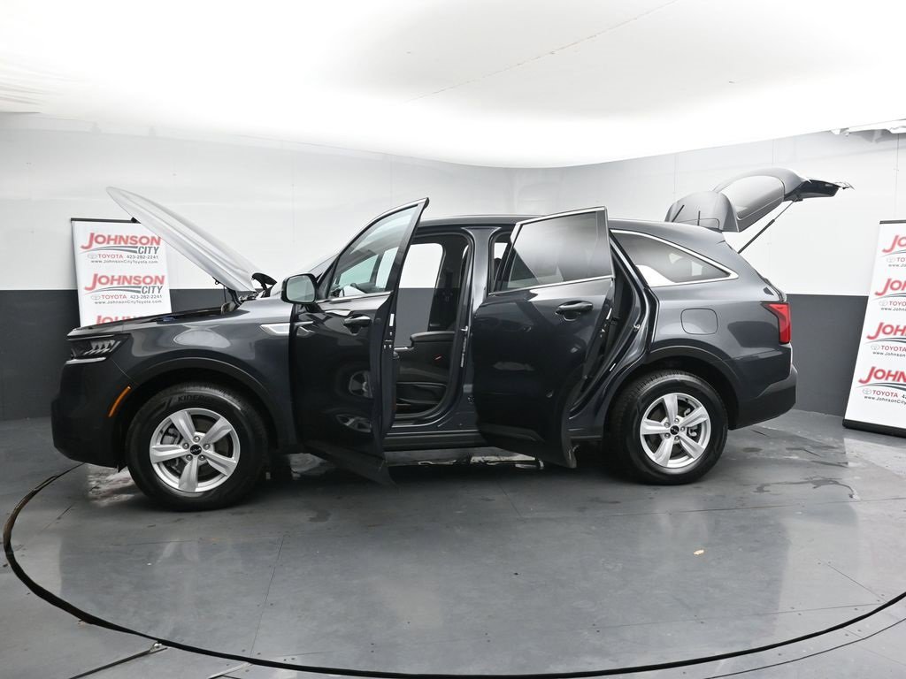 Used 2023 Kia Sorento LX image 45