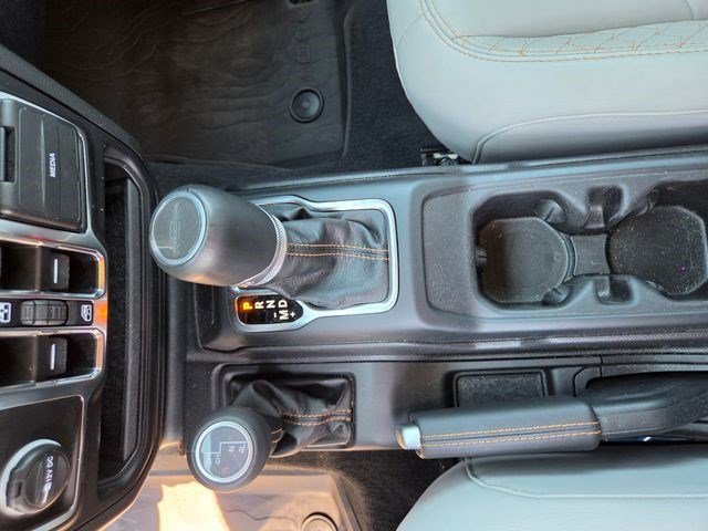Used 2023 Jeep Gladiator Overland AWD/4WD image 7