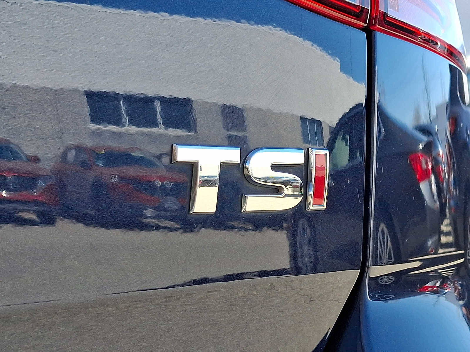 Used 2017 Volkswagen Golf Wolfsburg Edition image 29