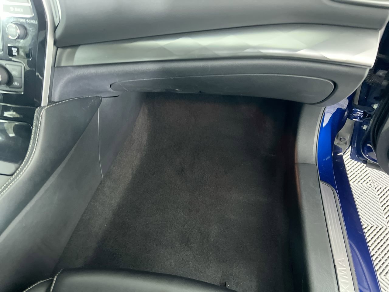 Used 2023 Nissan Maxima SV w/ Floor Mat Group FWD image 31
