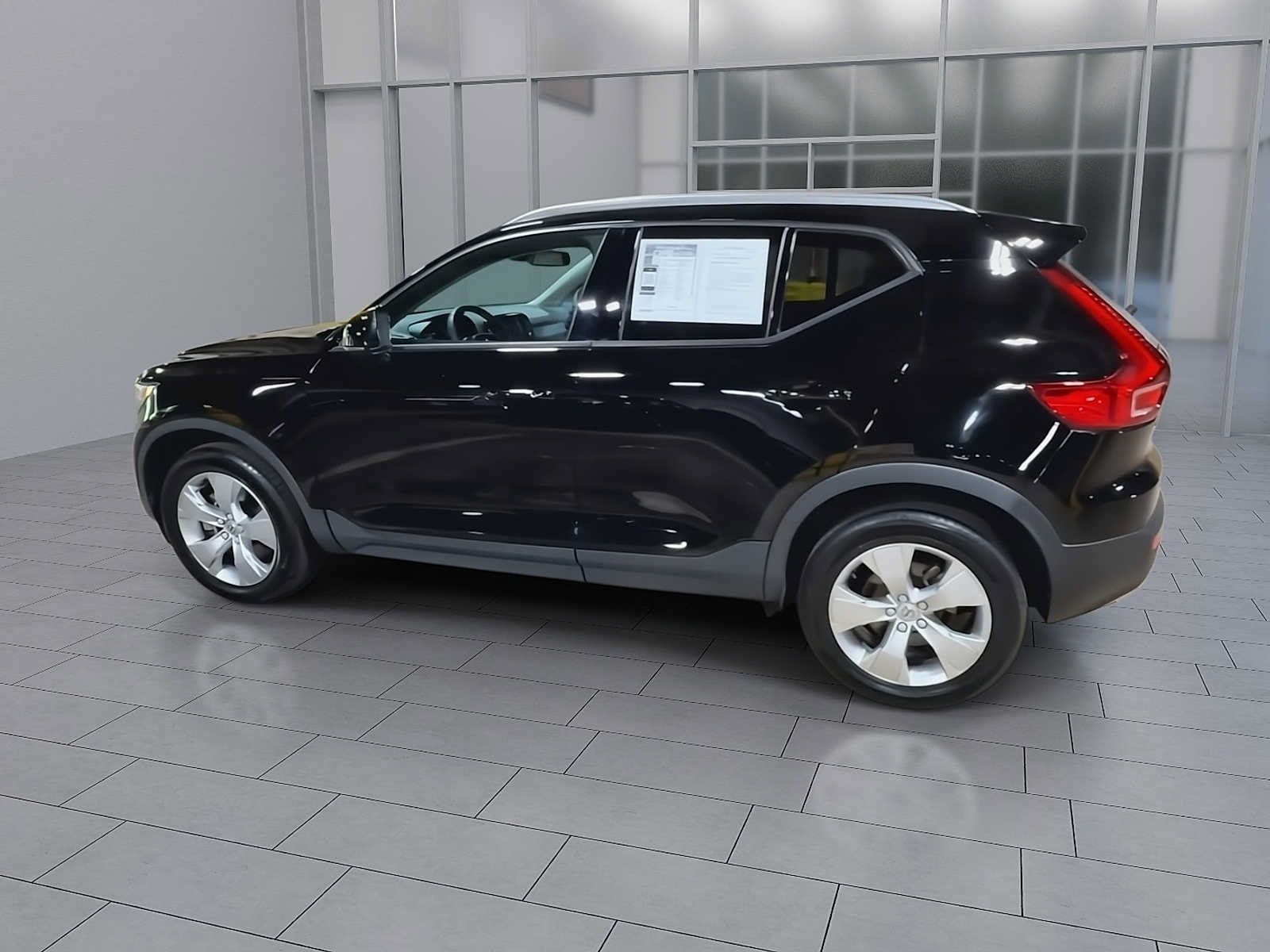 Used 2019 Volvo XC40 T4 Momentum FWD image 6
