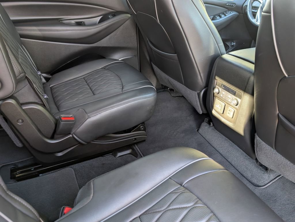 Used 2024 Buick Enclave Avenir image 23
