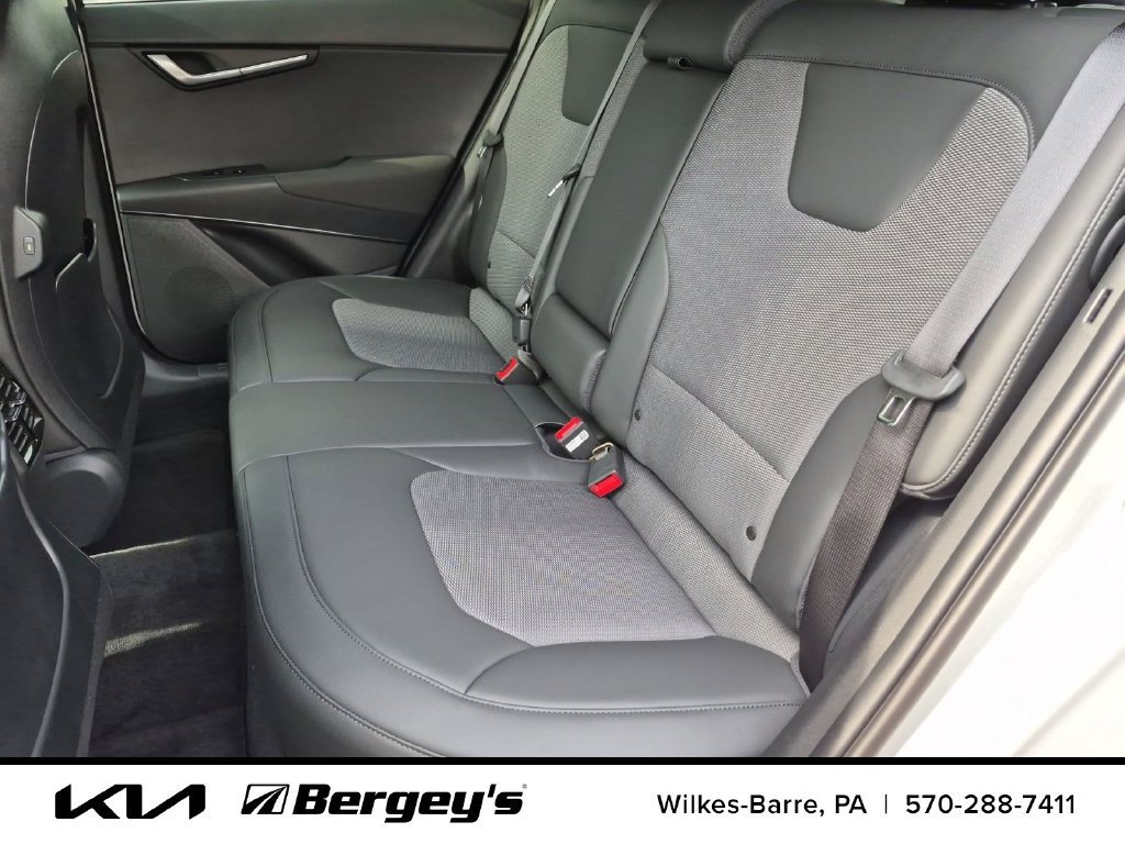 Certified 2025 Kia Niro EX w/ EX Cold Weather Package FWD image 32