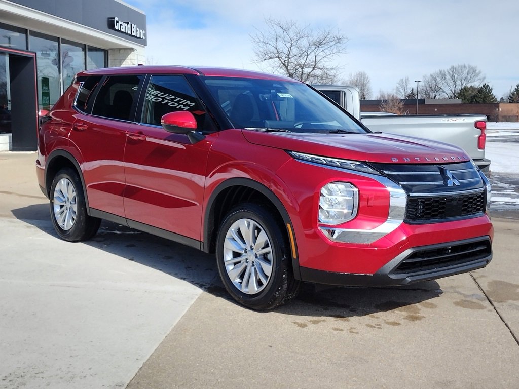 New 2026 Mitsubishi Outlander ES image 13