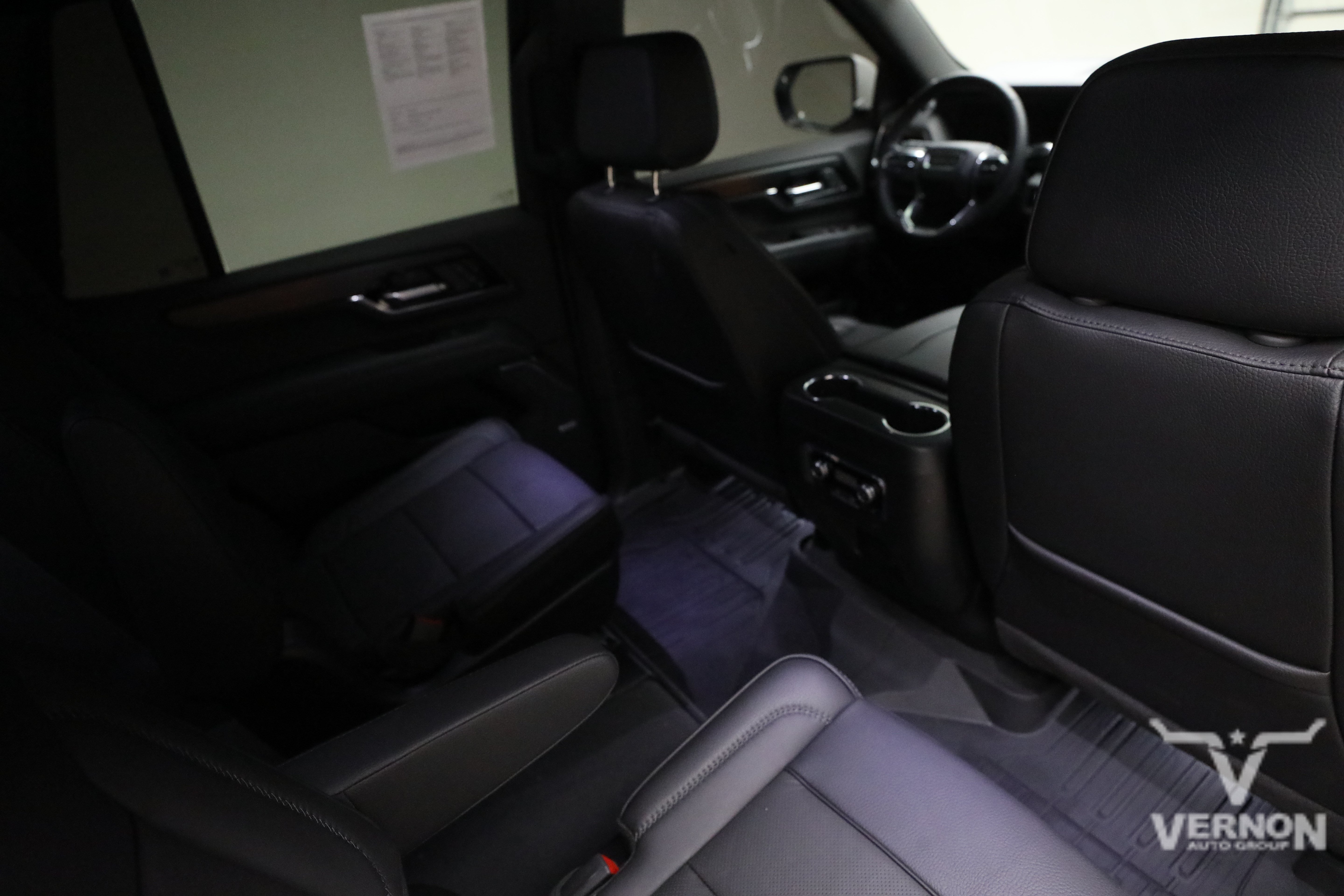 Used 2025 GMC Yukon Denali w/ Sun & Power Step Package AWD/4WD image 12