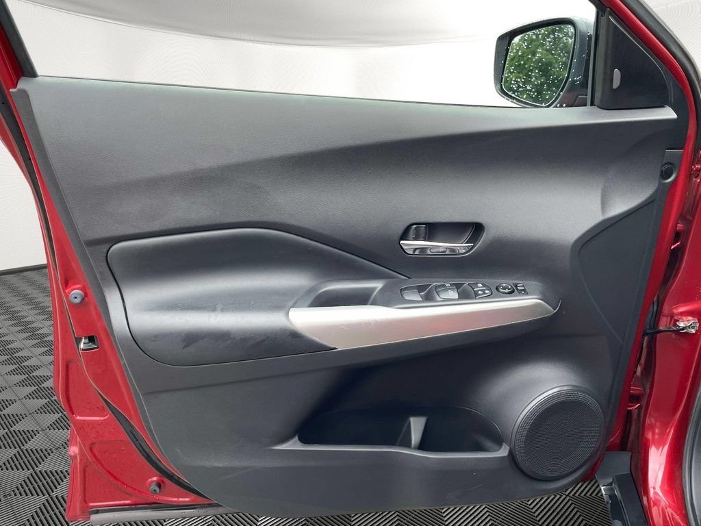 Used 2019 Nissan Kicks SR w/ SR Premium Package FWD image 17