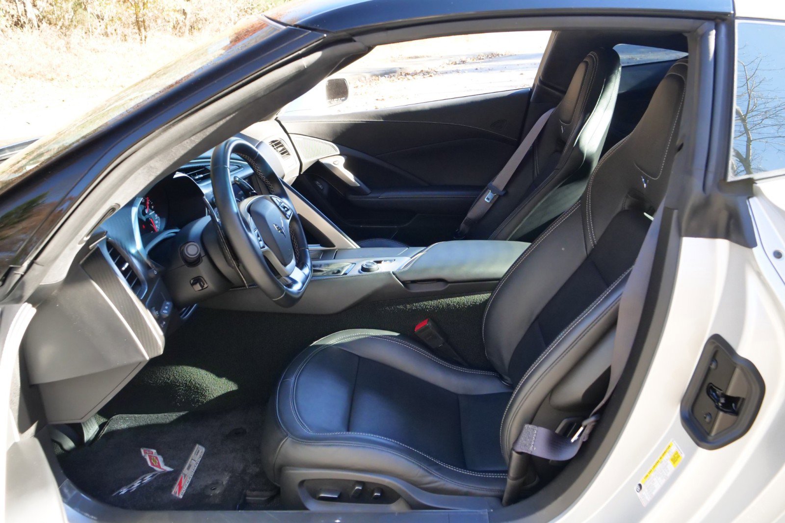 Used 2016 Chevrolet Corvette Z06 w/ 3LZ Preferred Equipment Group image 28