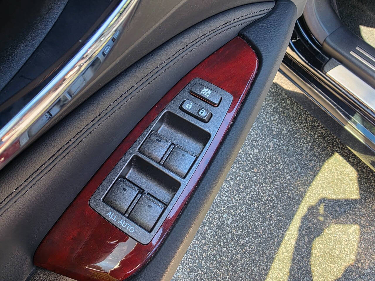 Used 2010 Lexus LS 460 RWD image 11