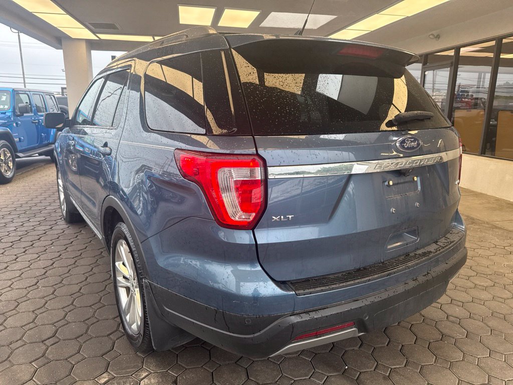 Used 2019 Ford Explorer XLT w/ Equipment Group 202A AWD/4WD image 8