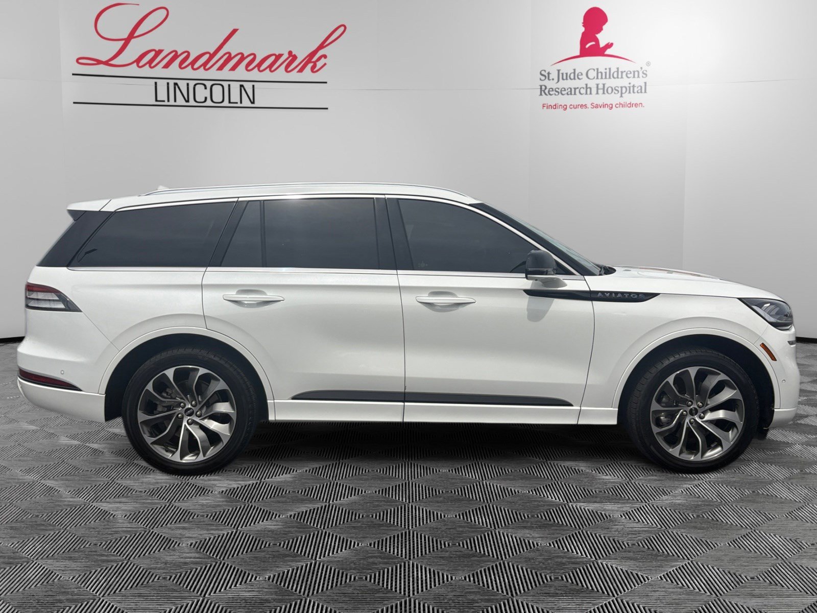 Certified 2023 Lincoln Aviator Grand Touring w/ Equipment Group 301A AWD/4WD image 6